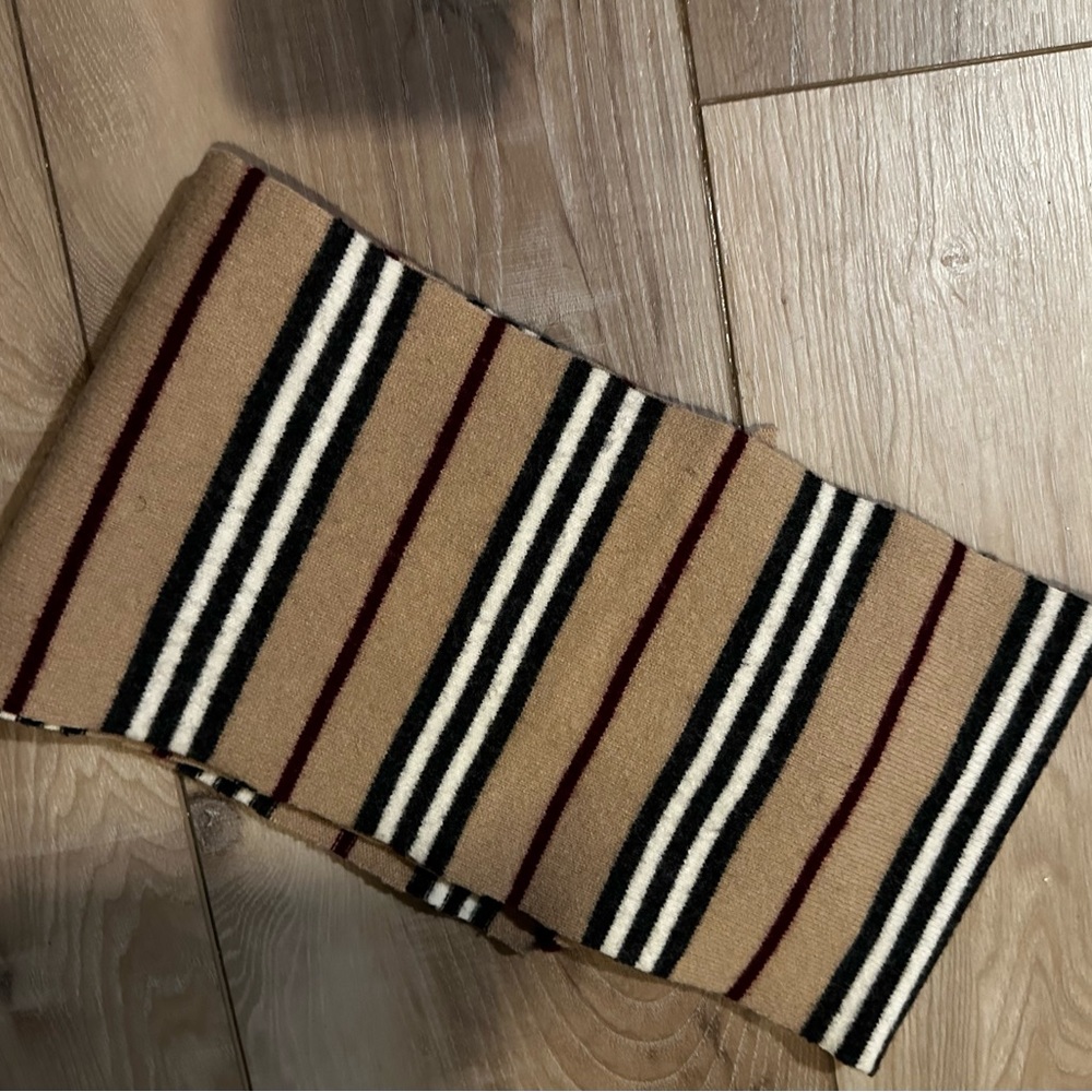 Authentic Burberry lambswool stripped scarf